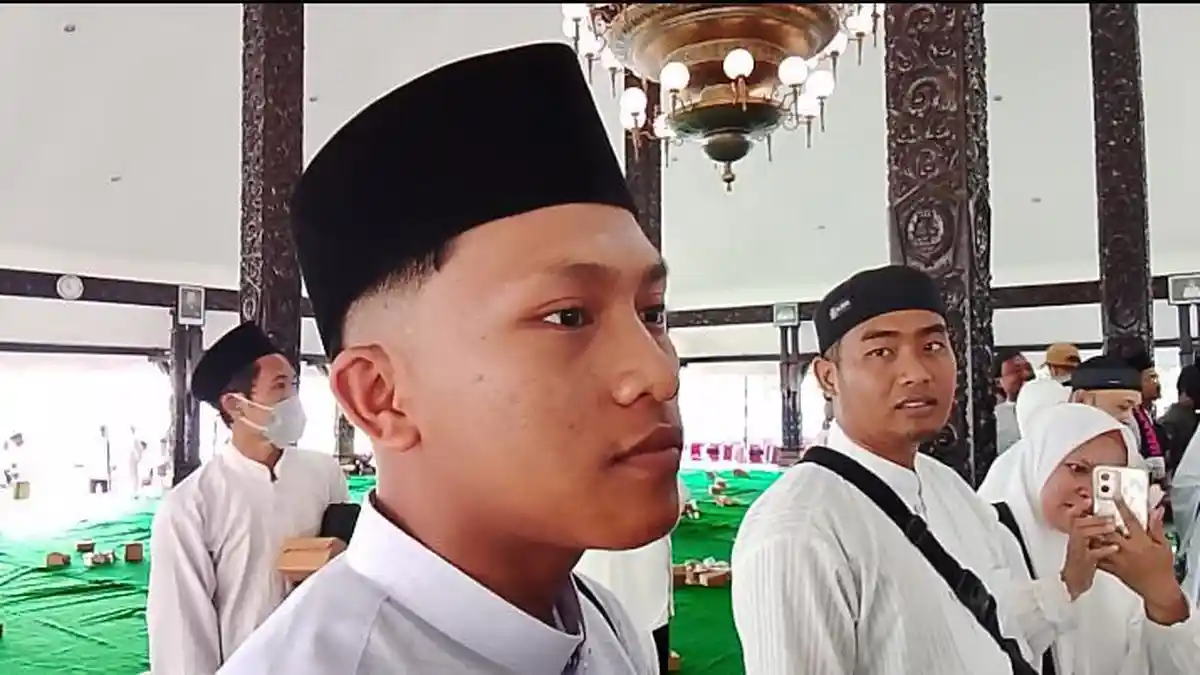 Kisah Haji Termuda di Lumajang, Berangkat saat Usia Masih 18 Tahun Bersama Keluarga