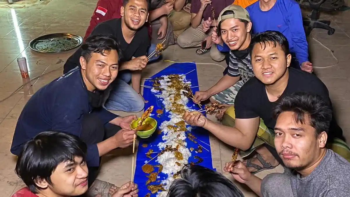 Cerita Mahasiswa Indonesia Lebaran di Meir: Halal Bihalal Online