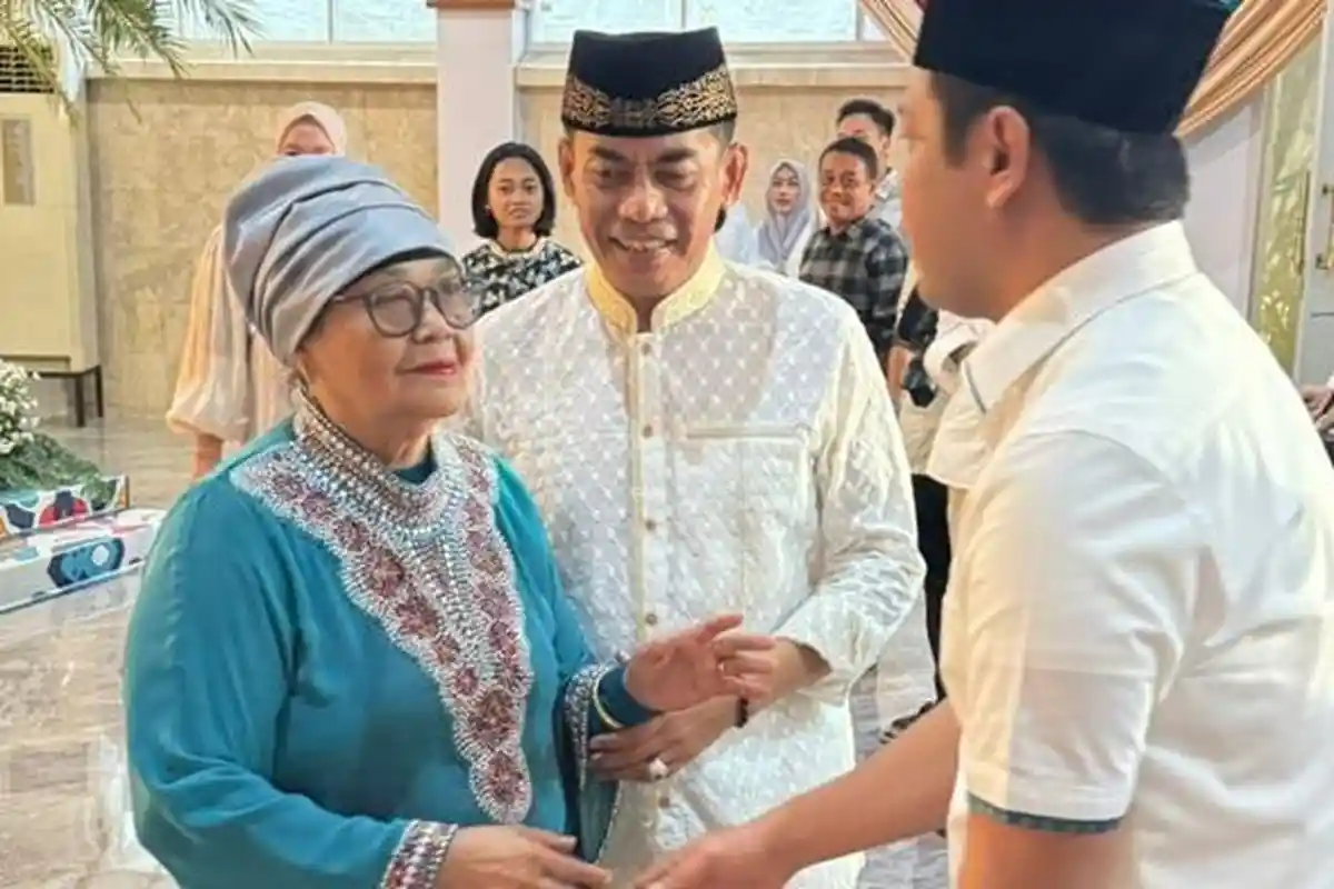 Bahagianya Kapolda Sulsel Akhirnya Bisa Lebaran Bersama Ibu dan Kerabat di Makassar