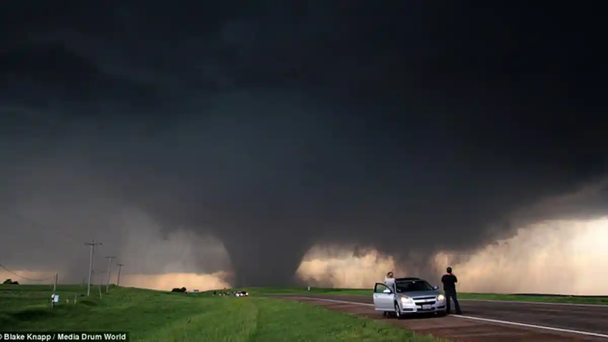 Wisata Bertaruh Nyawa, Tur Berburu Badai Tornado