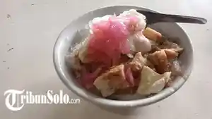 Seporsi-Es-Campur-Coklat-menu-yang-dijual-di-Warung-Es-Campur-Pak-Kutir.jpg