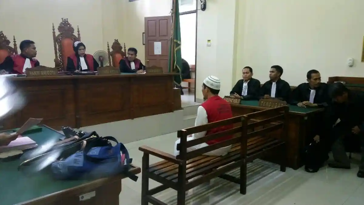 Penghina Kapolri Minta Hakim Beri Vonis Bebas