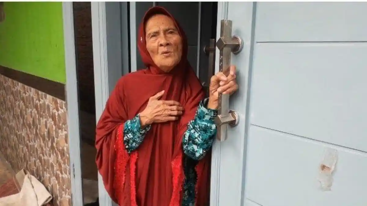 Ibunda Ustaz Armand Menjerit dan Pingsan Dengar Anaknya Tewas Ditembak : Anak Saya Salah Apa?