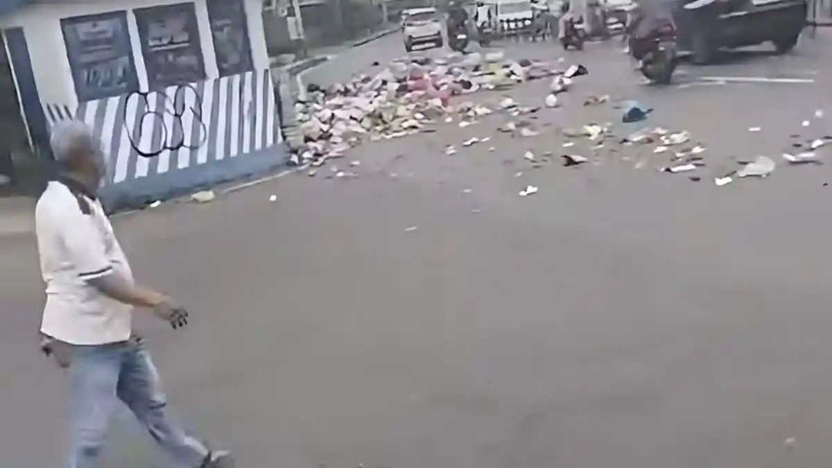 Viral Sampah Berceceran di Jalan Sultan Agung Semarang, DLH Minta Maaf: Truk Oleng