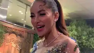 Olla-Ramlan-dalam-acara-ngunduh-mantu-Al-Ghazali-dan-Alyssa-Daguise.jpg