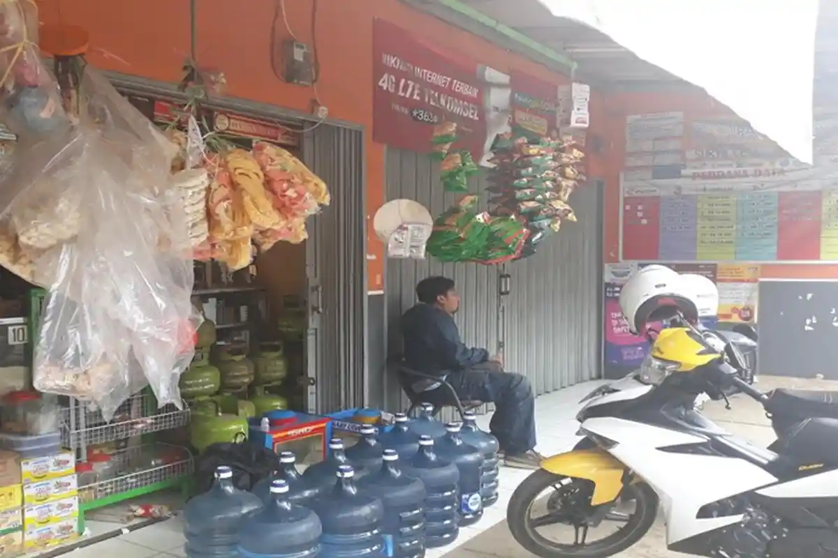 6 Remaja Bercelurit Ancam Bunuh Pedagang Warung dan Warkop di Jalan RTM Depok