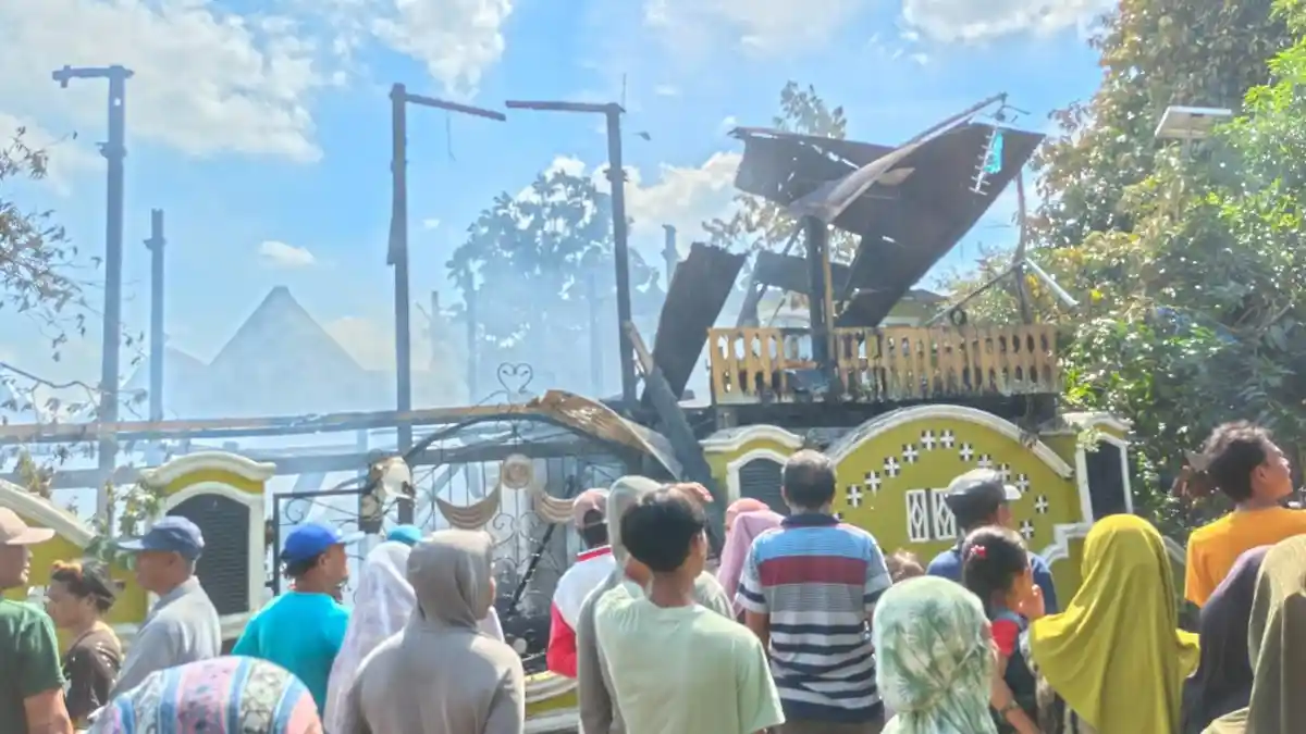 Korsleting Listrik Hanguskan Rumah Warga di Takalar, 80 Gram Emas Hilang