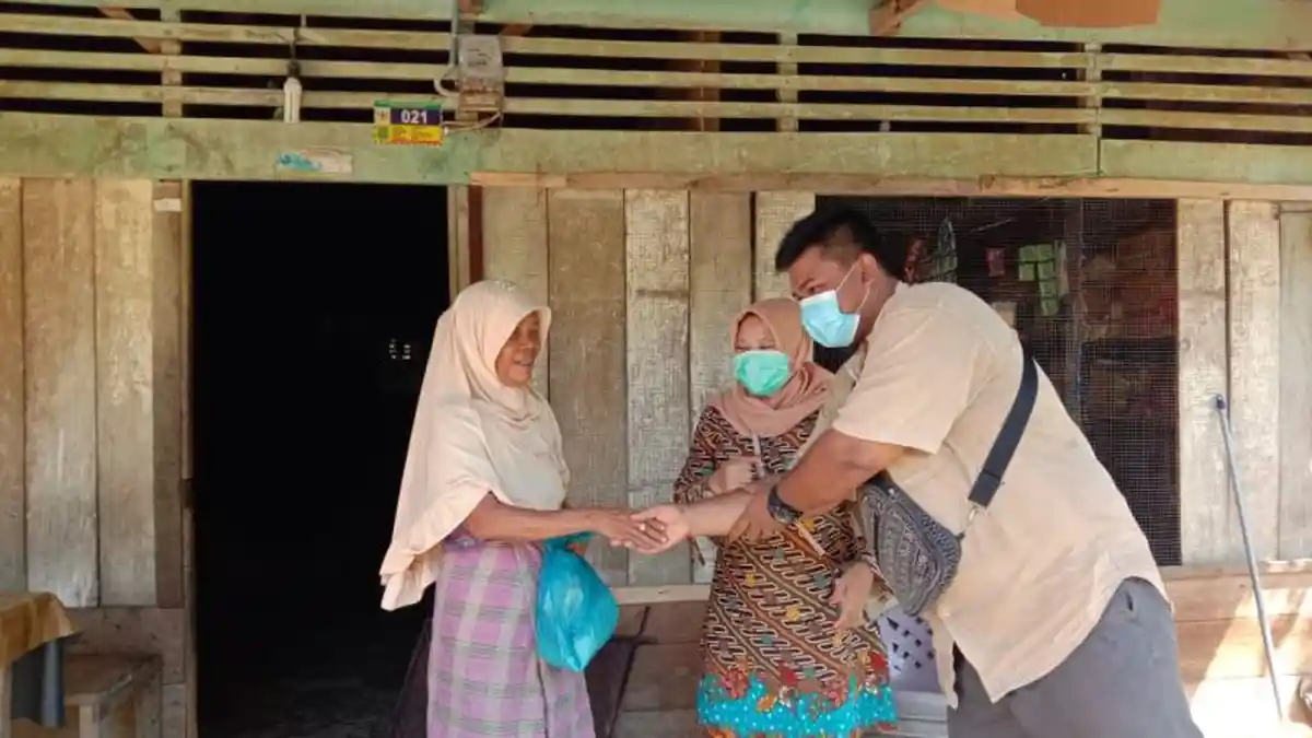 Jelang Ramadhan 1441 Hijriah, SPMA Subulussalam Bagi Paket Sembako kepada Anak Yatim dan Jompo