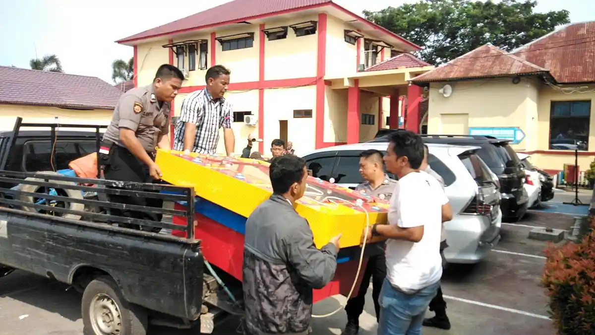 Polisi Gerebek Kampung Narkoba di Kawasan Biru-Biru, Amankan 10 Orang dan Mesin Judi Tembak Ikan