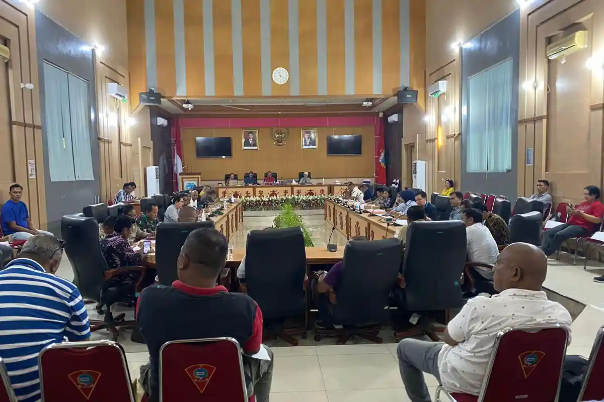 Tingkatkan Pengelolaan Sampah di Ambon, DPRD Uji Publik Ranperda Sampah Spesifik