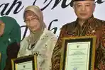 bupati-malang-muhammad-sanusi-mendapat-tanda-penghargaan-dari-kemenkes.jpg