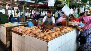 20240403_Pedagang-daging-ayami-Pasar-Induk-Penyembolum-Senaken.jpg