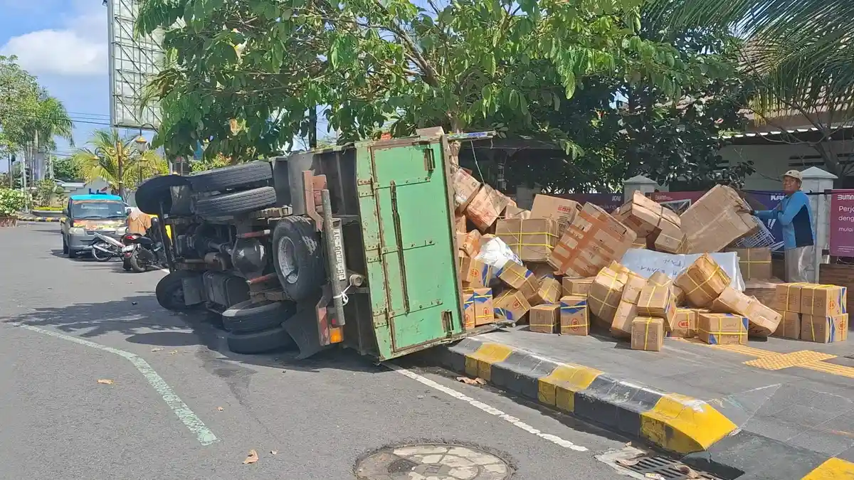 Kronologi Kecelakaan Truk Ekspedisi Tabrak Pemotor di Madiun, Diduga Nekat Menerobos Lampu Merah