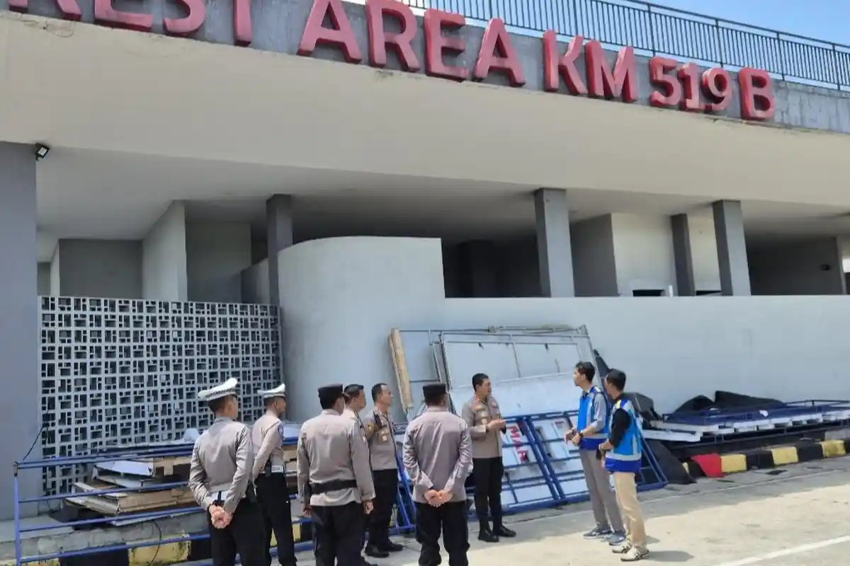 Sambut Pemudik, Kapolda Jateng Irjen Pol Ribut Cek Kesiapan Test Area di Tol Trans Jawa