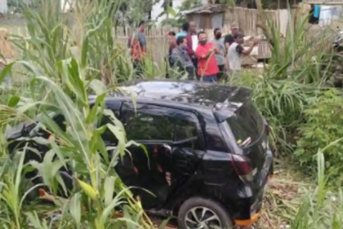 Mobil Isi 4 Penumpang Tertabrak KA Sritanjung di Jember, Mobil Berhenti di Tengah Rel Karena Ini