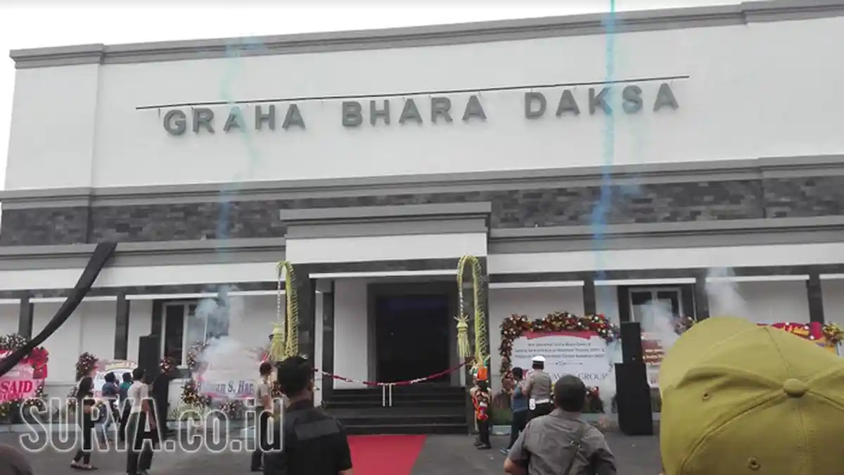 Kapolda Jatim Machfud Arifin Resmikan Graha Bhara Dhaksa Polrestabes Surabaya