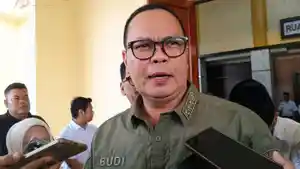 Wali-Kota-Serang-Budi-Rustandi-saat-diwawancarai-di-gedung-DPRD-Kota-Seran.jpg