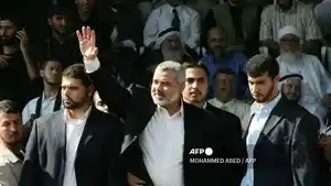 Ismail-Haniyeh-melambai-kepada-pendukung-Hamas.jpg