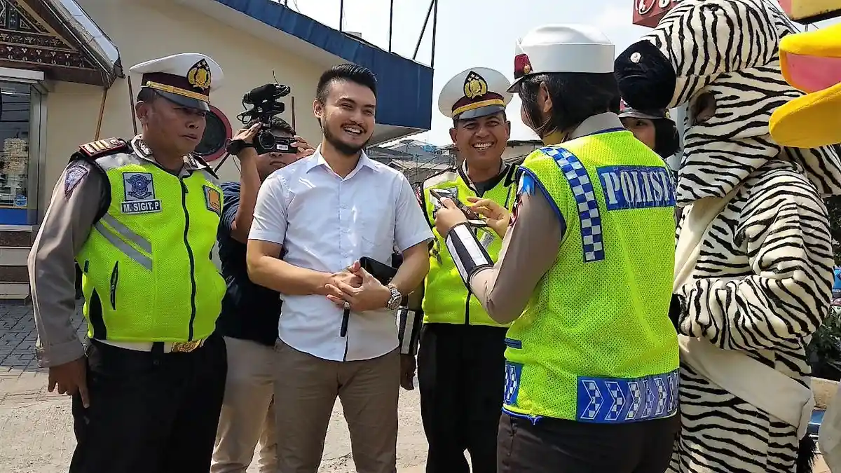 Operasi Patuh Jaya 2018 di Pademangan, Pesinetron Gilbert Marciano Dapat Souvenir