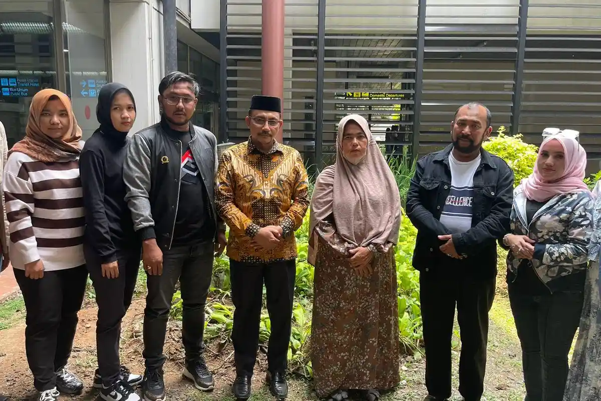 Ibunda Imam Masykur Mencari Keadilan ke Jakarta, Fauziah Disambut Haji Uma