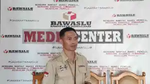 Bawaslu-Kabupaten-Manggarai-Yohanes-Manasye.jpg