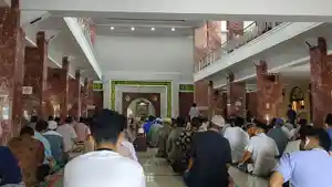 salat-jumat-di-masjid-agung-al-imam-majalengka-saat-ppkm-darurat-1.jpg