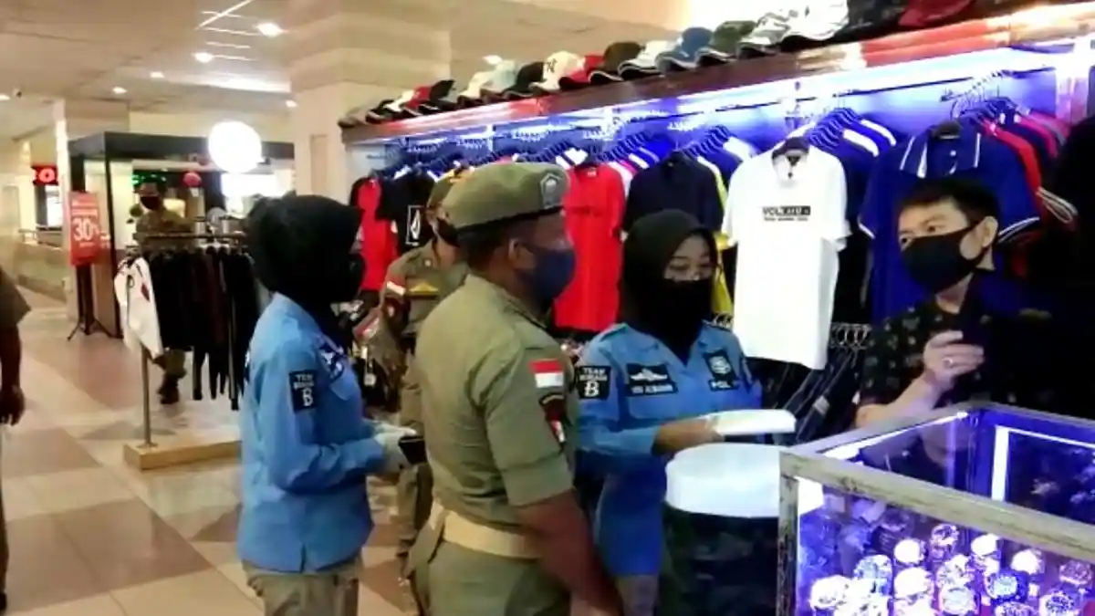 Sosialisasi Pemberlakuan Perwali Gunakan Masker, Satpol PP Temukan Warga yang Tidak Pakai
