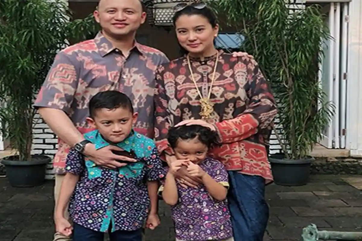 Tak Hanya Marcella Zalianty, 7 Artis Ini Berjuang Rawat Sang Anak yang Sakit Parah