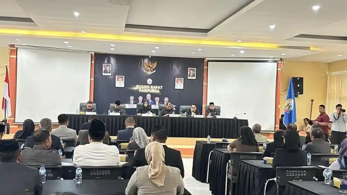 64 Anggota DPRD Sulsel Rapat APBD-P di Kantor BMBK, Gedung Lama Hangus