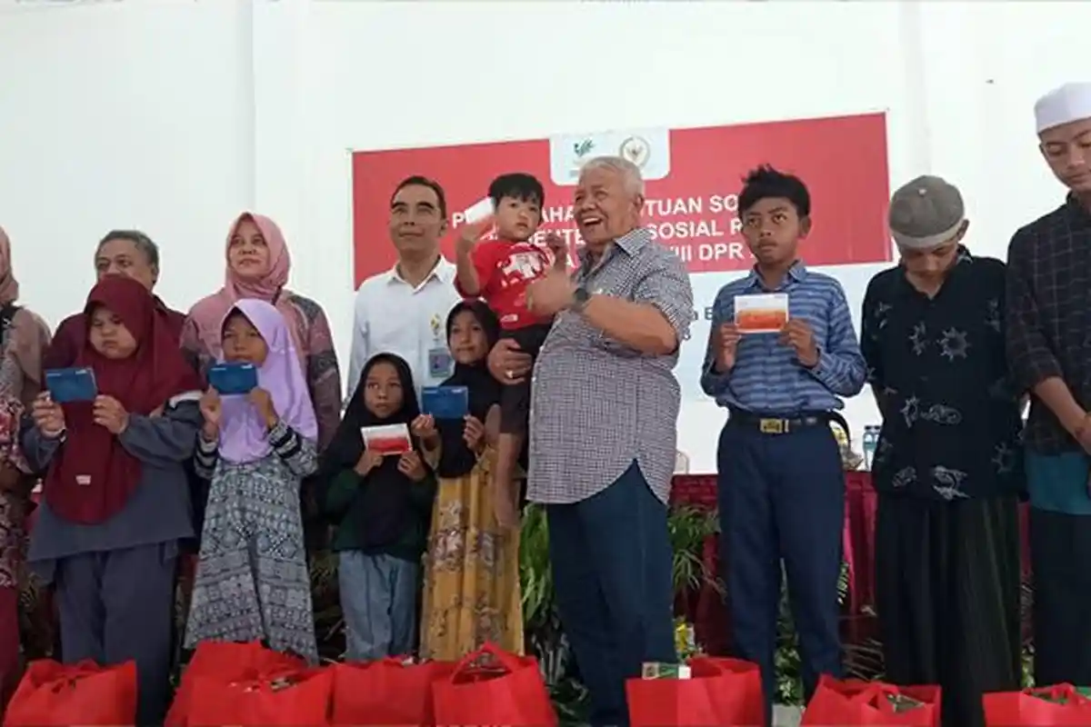 Puluhan Ribu Warga Kurang Mampu dan Disabilitas di Lombok Barat Dapat Bansos