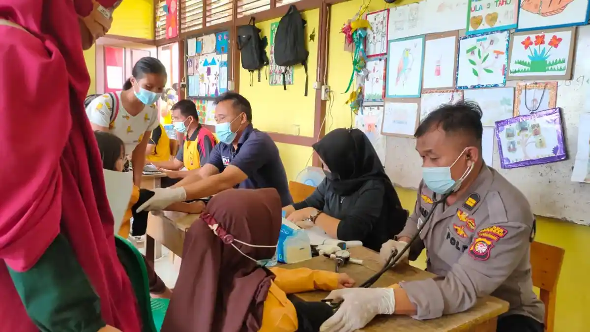 Polres Sanggau Gelar Vaksinasi Pelajar SDN 2 Batang Tarang