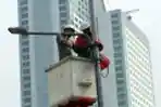 Pemasangan Lampu PJU Jelang Asian Games 2018