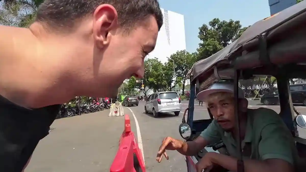 Viral Sosok Sopir Bajaj di Monas Lancar Berbahasa Inggris, Pernah Tak Dibayar Penumpang