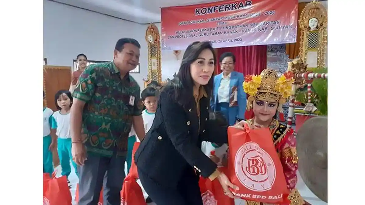 Buka Konferensi guru TK, Bunda PAUD Gianyar Titip Masa Depan Generasi Gianyar