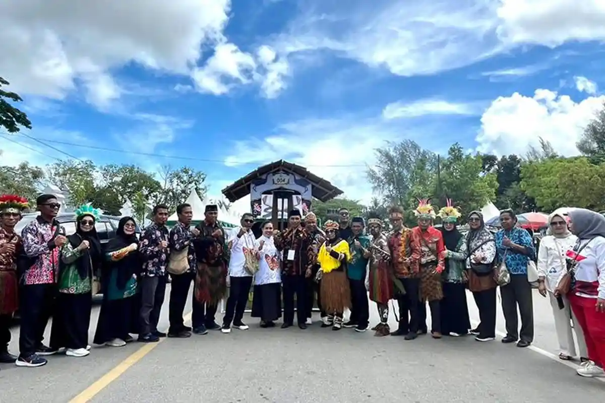 Papua Barat Juara Favorit Pawai Ta’aruf Kendaraan Hias STQH Nasional di Kendari