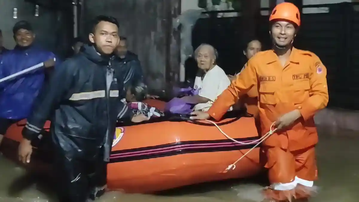 Banjir Banyumas Mulai Surut, 1 Warga Tewas saat Dievakuasi