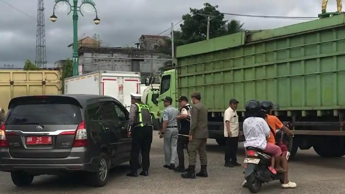 Pengendara Putar Balik-Ngebut Hindari Razia di Simpang BBC Batang Hari, 30 Kendaraan Terjaring
