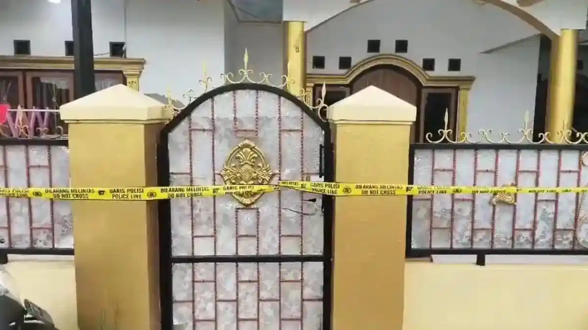 Dengan Wajah Pucat, Elsa Datangi Kantor Polisi Usai Bunuh Suaminya di Rumah