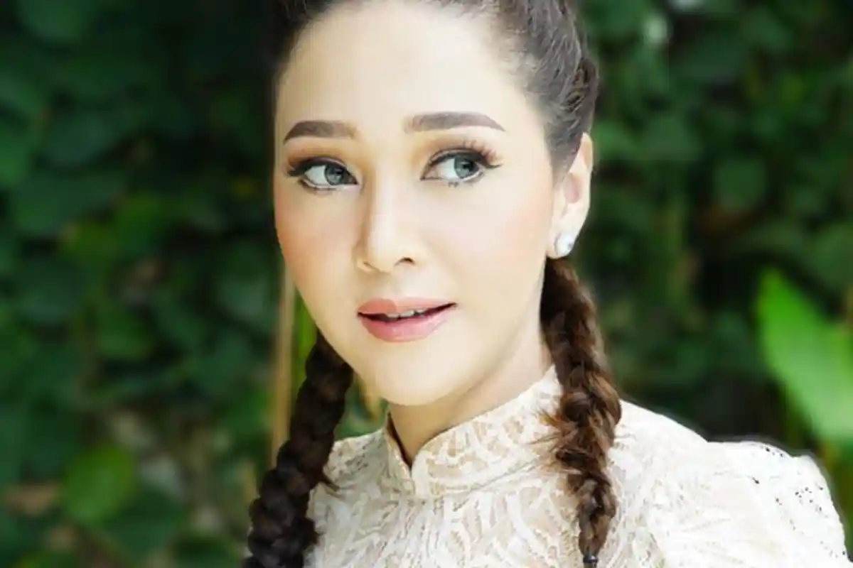 Pulang Liburan dari Bali, Maia Estianty Langsung Pergi Umroh, Ini Penampilan Cantiknya dengan Hijab