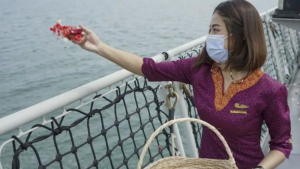 14.39.59, MEnit Terakhir Percakapan Pilot, 1 Menit Kemudian Hidung Pesawat Menunduk Terjun ke Laut