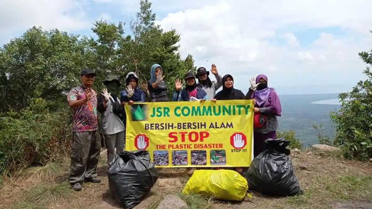 Jurus Sehat Rame-Rame, Komunitas Ibu-ibu Suka Mendaki Bukit, Nikmati Keindahan Alam dari Ketinggian - jsr1.jpg