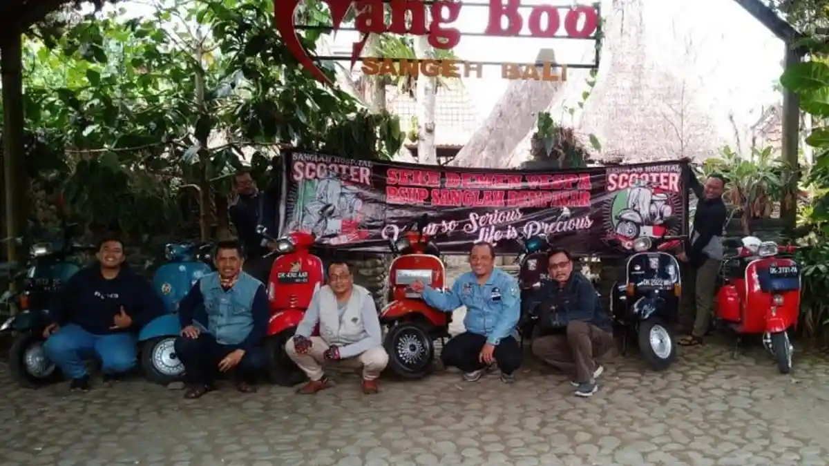 Komunitas Dokter RSUP Sanglah yang Punya Hobi Naik Vespa, Tiap Selasa Wajib Pakai Ini