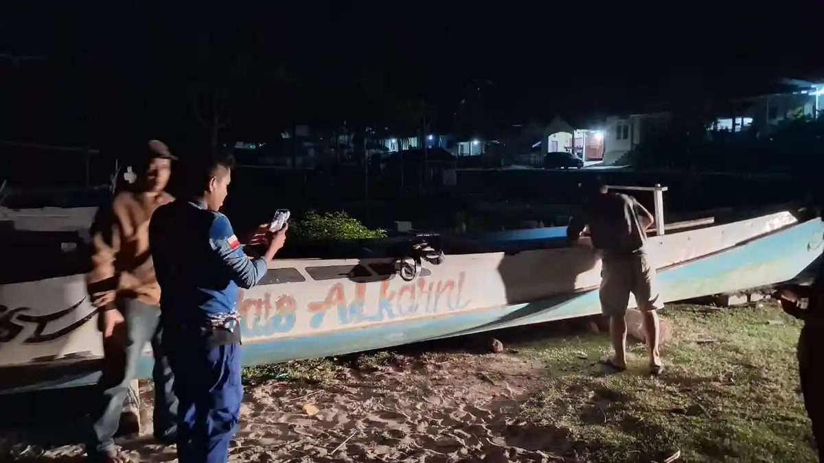 Nelayan Sarjo Hilang Sepekan, Perahu Rusak Ditemukan di Perairan Perbatasan Sulbar-Sulteng