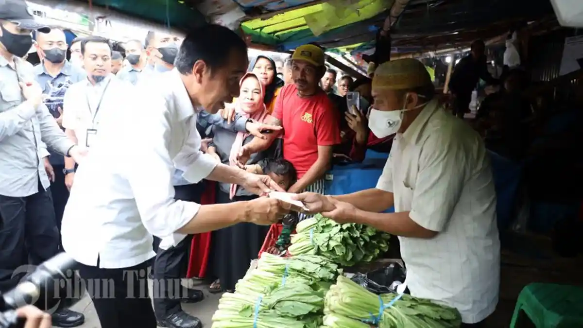 Antusiasme dan Kegembiraan Warga Pasar Terong Saat Jokowi Bertandang - 1terongjokowi10.jpg