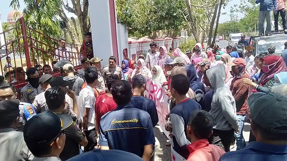 Lagi Kantor Bupati Jeneponto Dikepung Pengunjuk Rasa