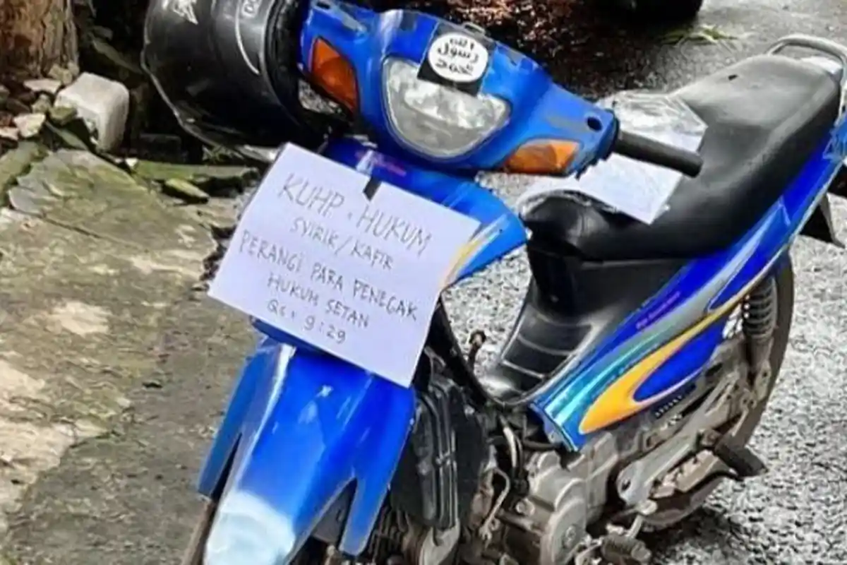 Bom Bandung, Kapolri: di TKP Ada Belasan Kertas yang Bertuliskan Penolakan Rancangan KUHP