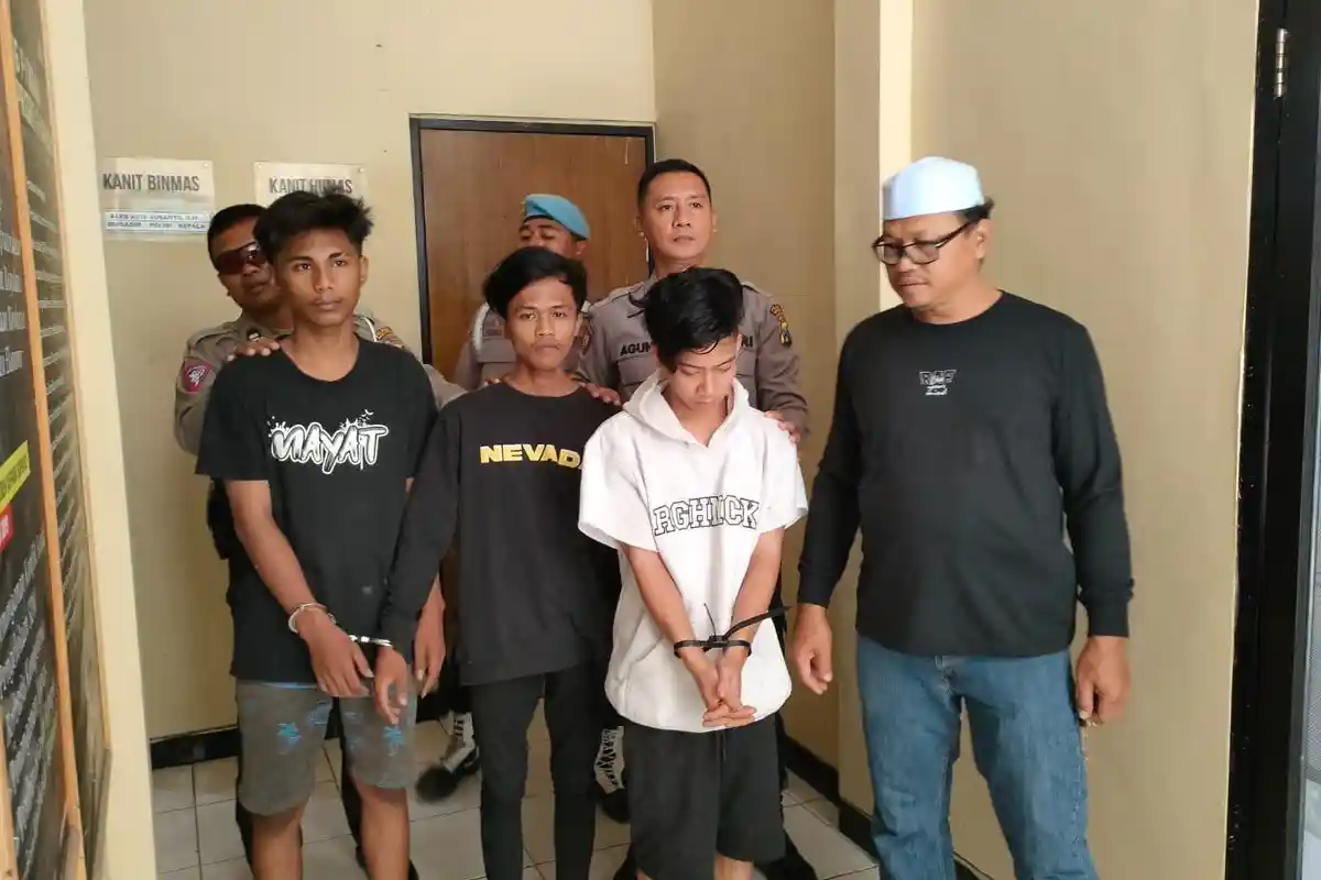 Perkara Geber Sepeda Motor, 3 Pemuda Probolinggo Ini Tega Bacok Pengendara Motor di Jalan Raya