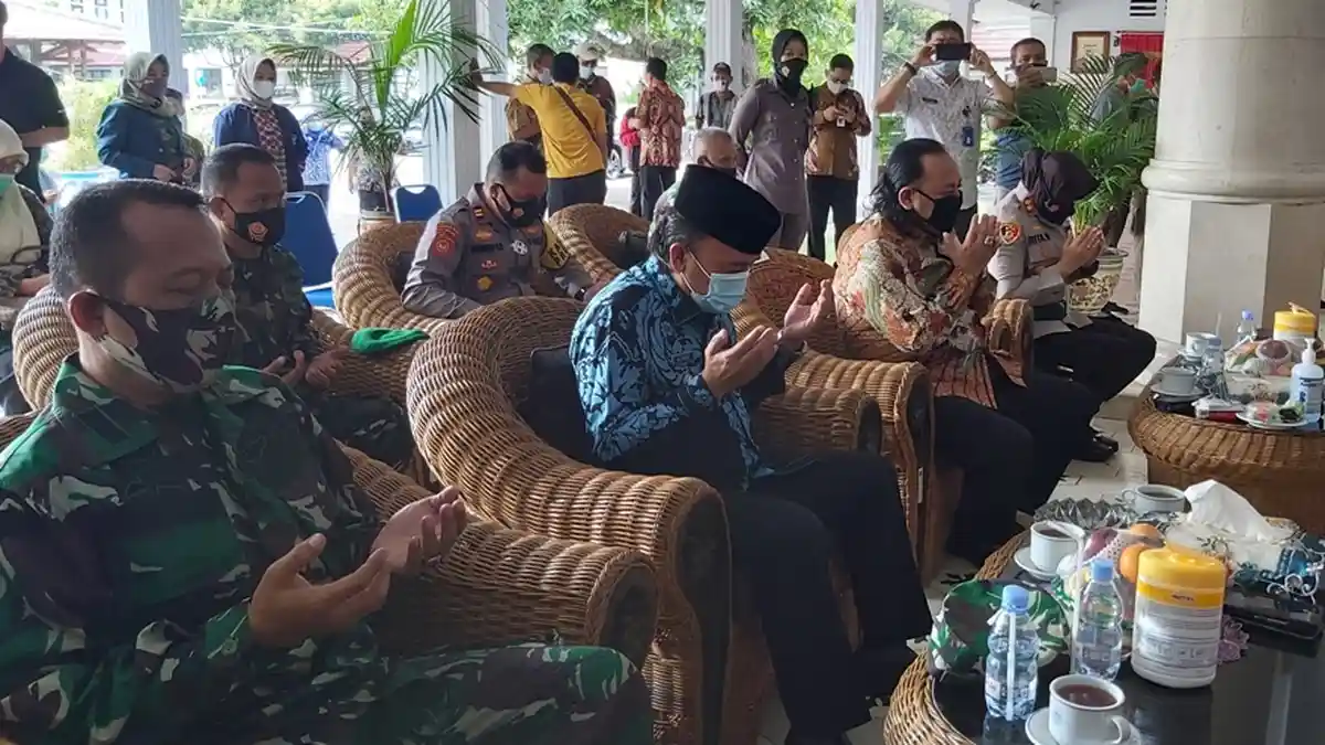 Dedy Yon - Jumadi Terlihat Kembali Rukun, Sekda Tegal: Sekarang Buktinya . . .