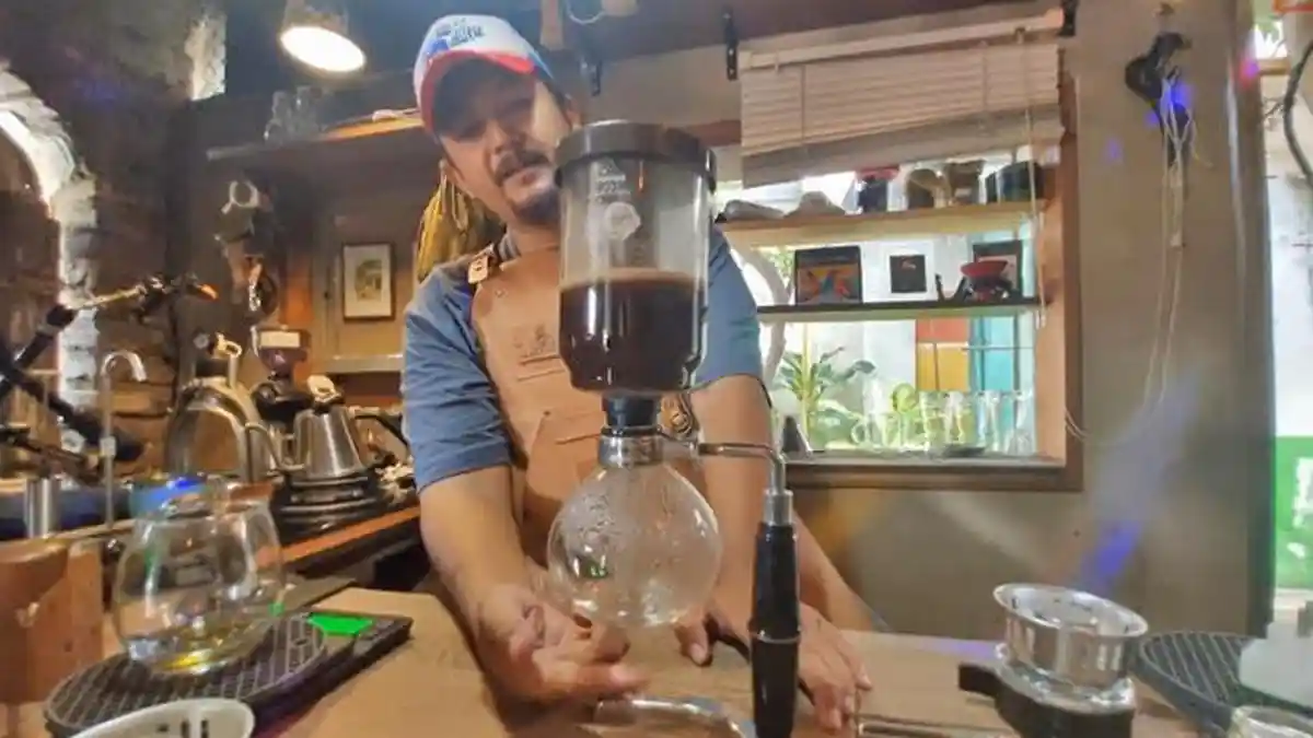Nikmatnya Seruput Kopi di Kedai Petikopi GM di Kawasan Heritage Gresik, Sering Didatangi Turis Asing