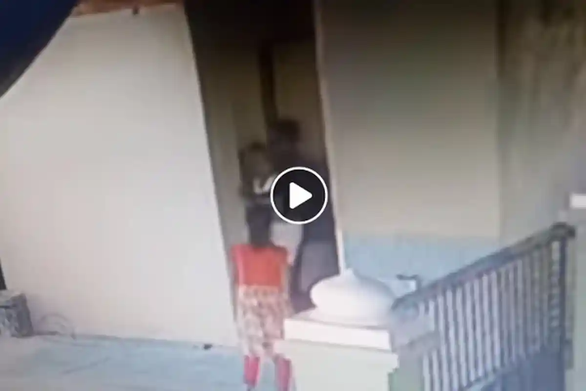 VIDEO Rekaman CCTV Predator Anak Beraksi di Toilet Tempat Ibadah, Korban Meronta Saat Dipeluk Pelaku